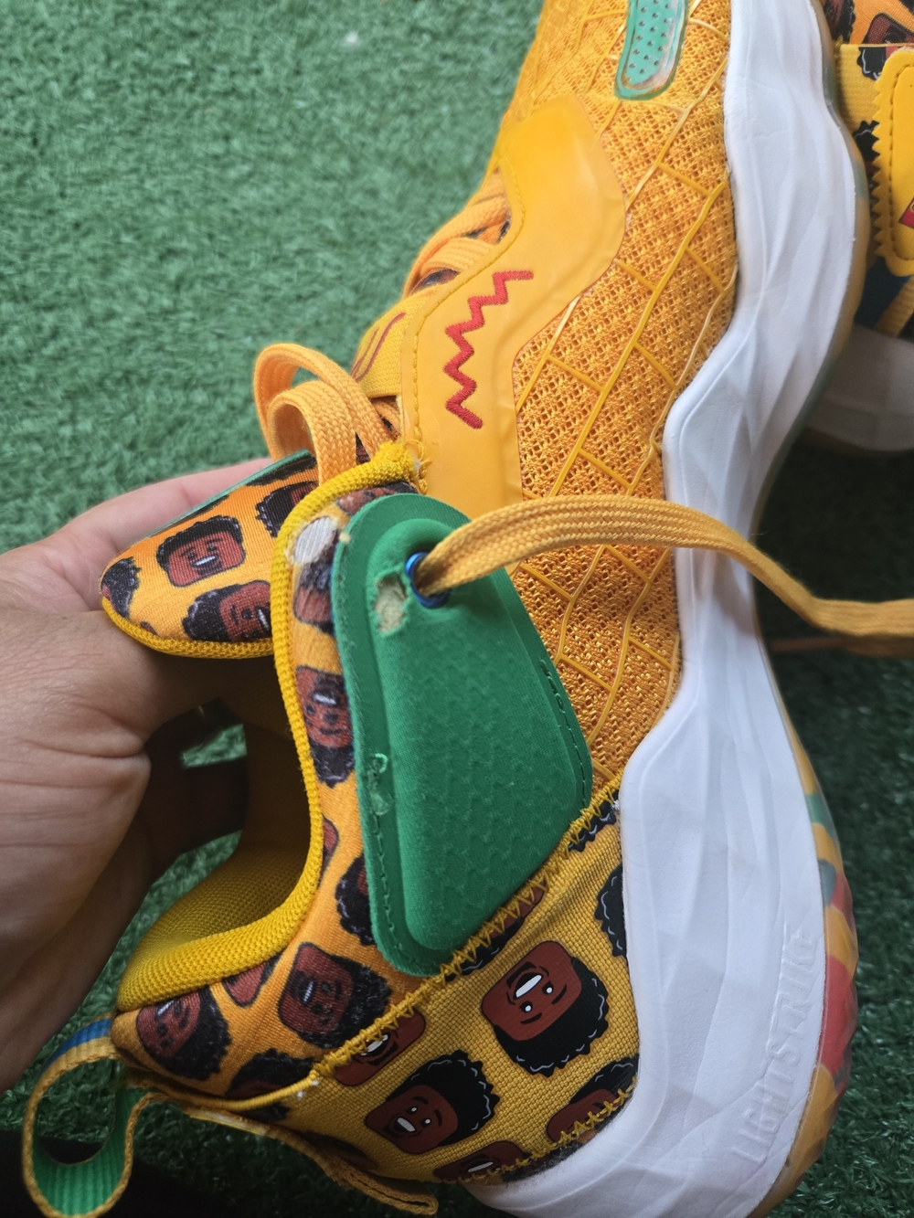 Adidas D.O.N. Issue #3 "Minifig - Picture 9 of 16